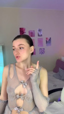 Anna_Bass - She is a ladydancing and singing