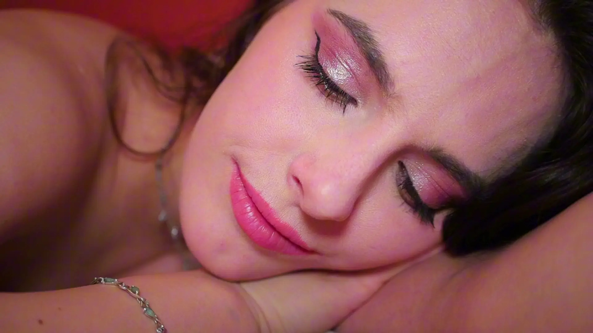 Exclusive Leak: Roni_Tailed - Beautiful face and eye contact - Stream in FullHD | Hotleakxxx.com