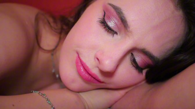 Roni_Tailed - Beautiful face and eye contact
