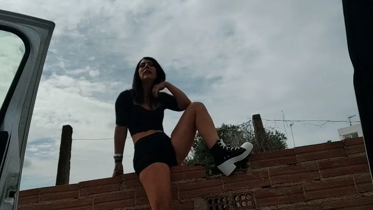 Exclusive Leak: YourSweetPoison - Outdoor outfit - Stream in FullHD | Hotleakxxx.com