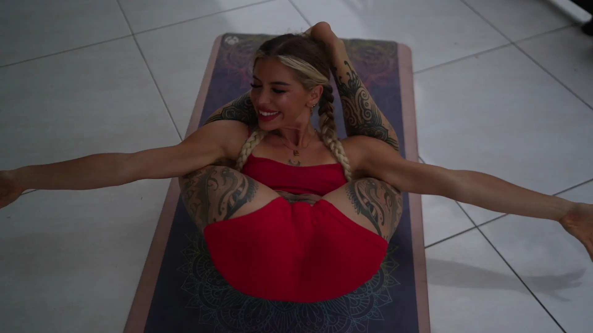 Exclusive Leak: Annabelle Blue - PRETZEL GIRL STRETCHING YOGA FREE TEASER - Stream in FullHD | Hotleakxxx.com