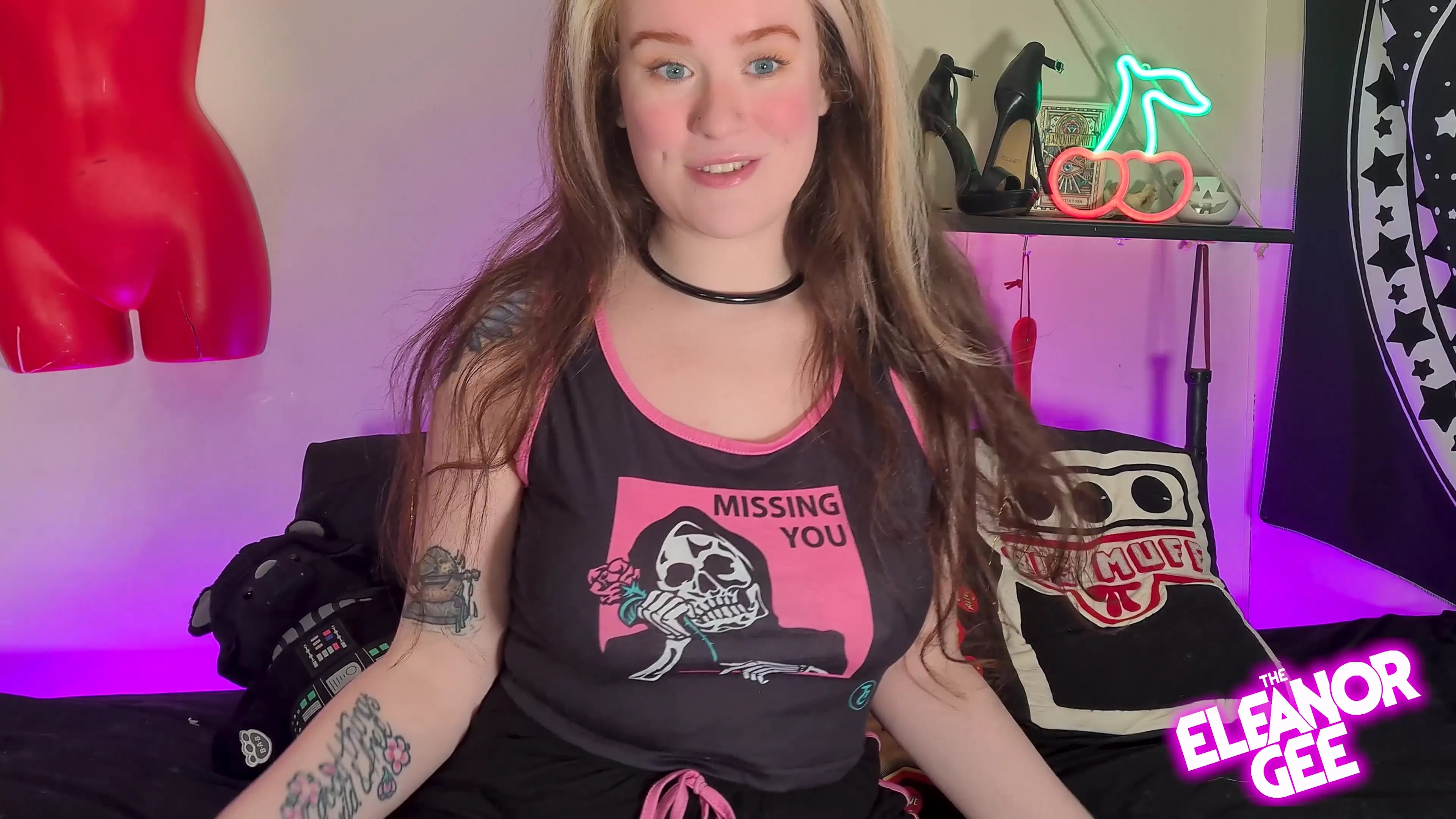 Exclusive Leak: TheEleanorGee - Showing Off My Destroyed Doc Martin Sneakers - Stream in FullHD | Hotleakxxx.com