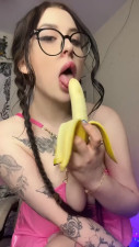 ClaireCastiel - play  with banana