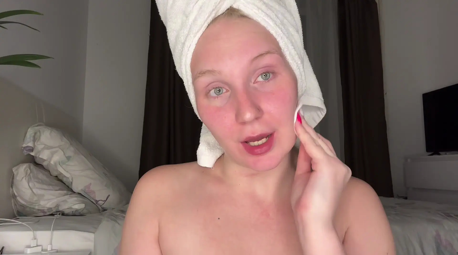 Exclusive Leak: Seegirl - I am doing myself a crazy make up - Stream in FullHD | Hotleakxxx.com