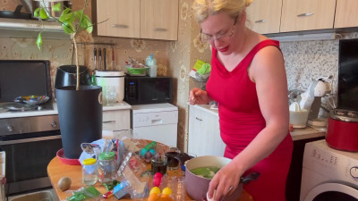 Mommysexqueen - Painting eggs for Easter