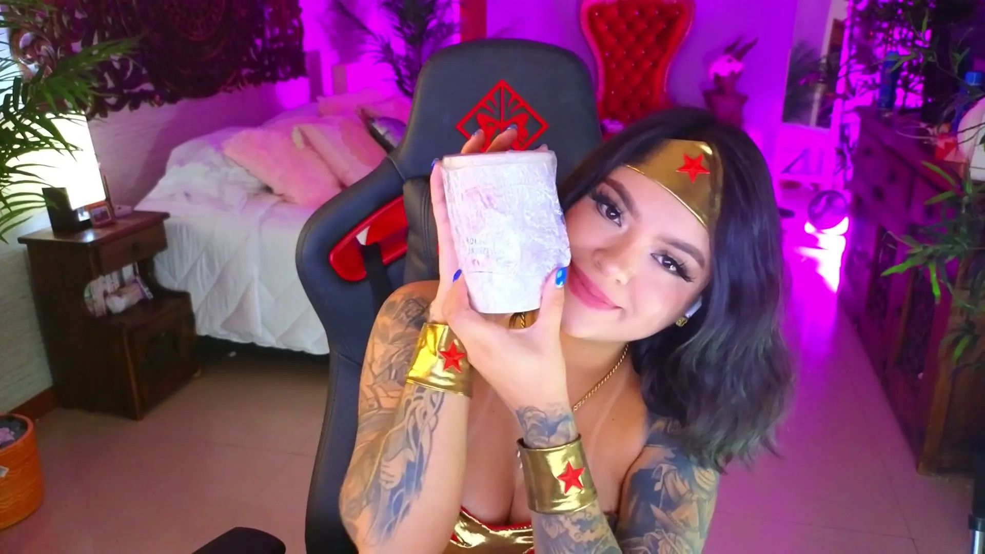 Exclusive Leak: gundamchick - Wonder Woman refills her energy eating Sevillano`s Rice - Stream in FullHD | Hotleakxxx.com