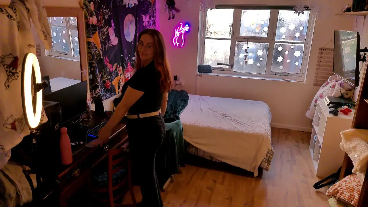 Exclusive Leak: Ember Crow - fun strip tease - Stream in FullHD | Hotleakxxx.com