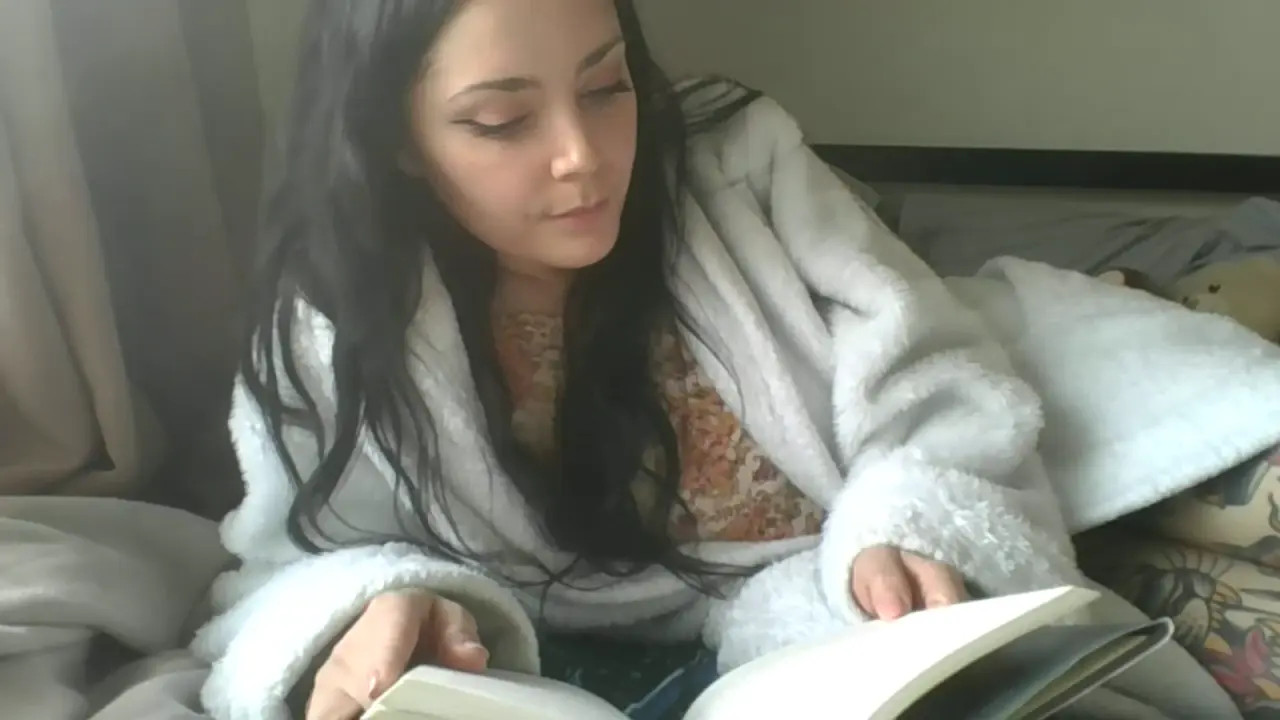 Exclusive Leak: InkAndBone - Reading in bed - Stream in FullHD | Hotleakxxx.com