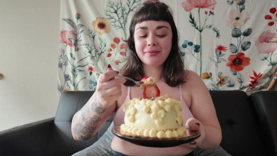 LouiseArmana - Eating an ENTIRE Cake
