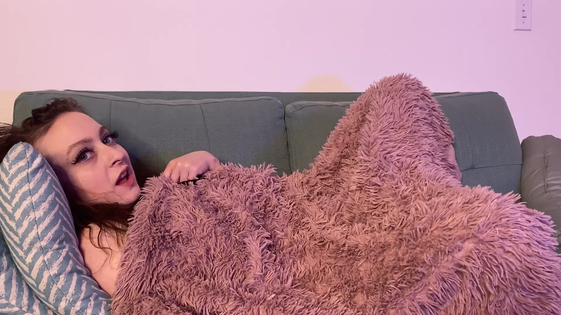 Exclusive Leak: Delphine Mason - Masturbating Under the Covers - Stream in FullHD | Hotleakxxx.com