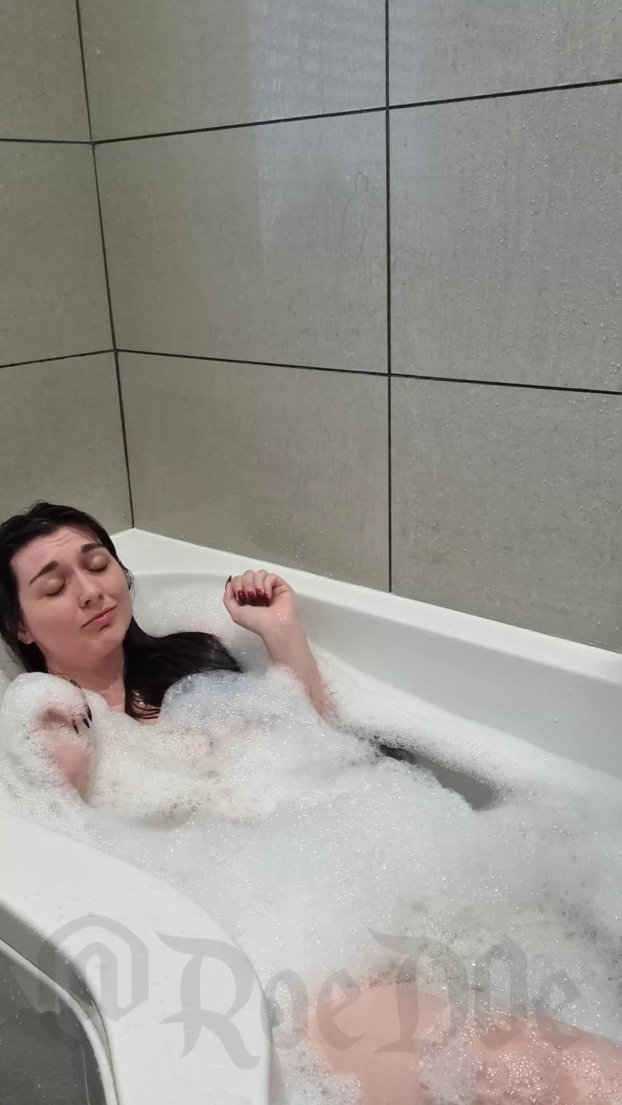 Exclusive Leak: Sophie Sterling - Soapy slippery bath time fun - Stream in FullHD | Hotleakxxx.com
