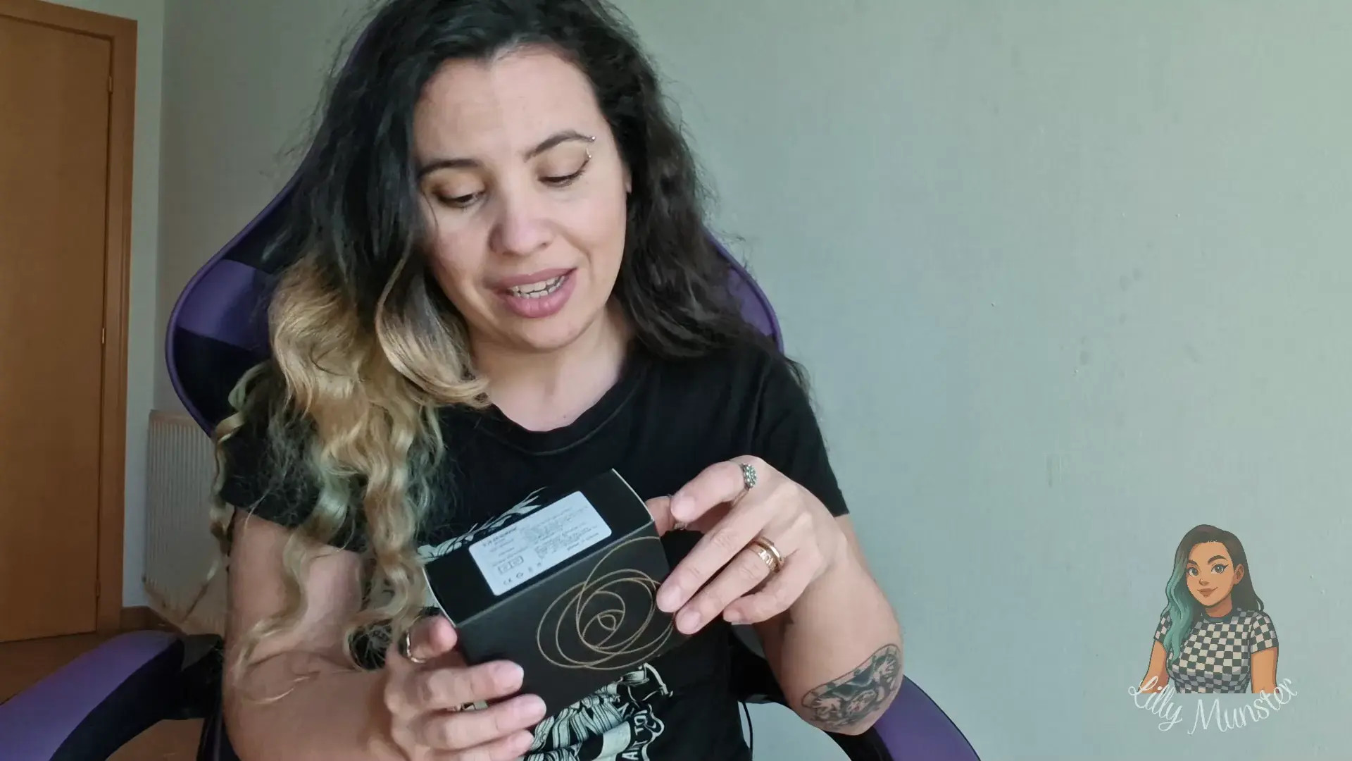 Exclusive Leak: Lilly Munster - Unboxing New Butterfly Thong Toy - Stream in FullHD | Hotleakxxx.com