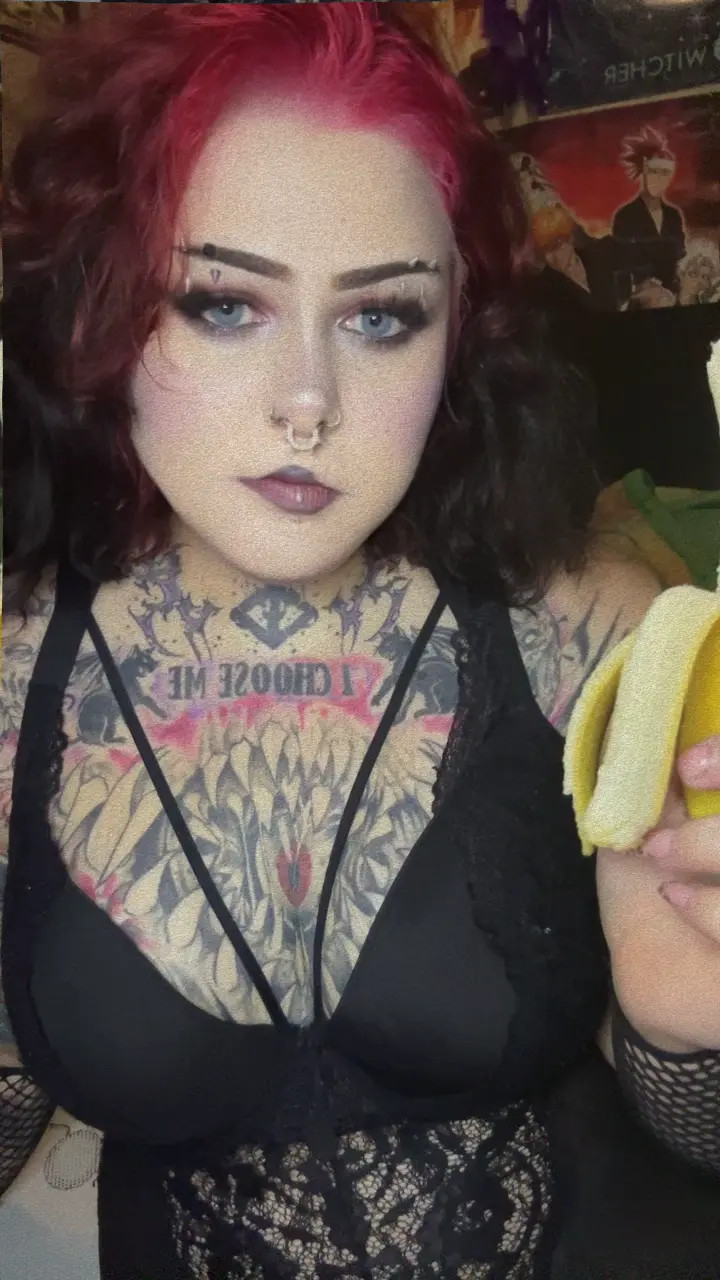 Exclusive Leak: Missdeathheart - ASMR with Goth BBW devouring a banana - Stream in FullHD | Hotleakxxx.com