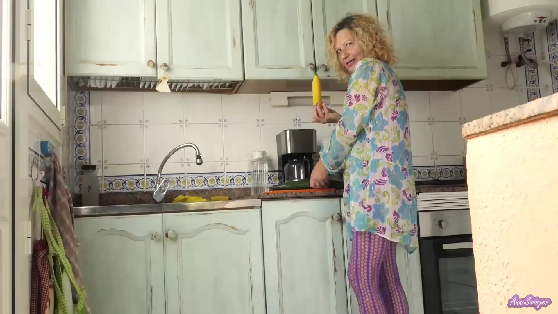 Exclusive Leak: Anne Swinger - Cooking lessons - Stream in FullHD | Hotleakxxx.com