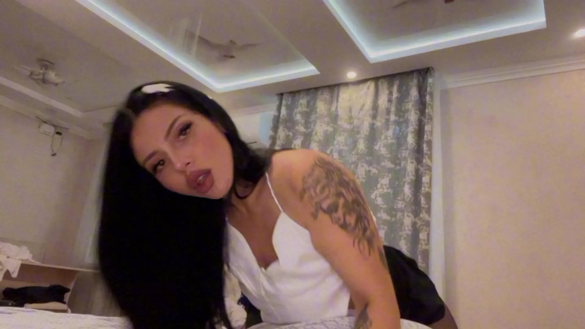Exclusive Leak: EvieMoore - Hot wife pillow humping - Stream in FullHD | Hotleakxxx.com