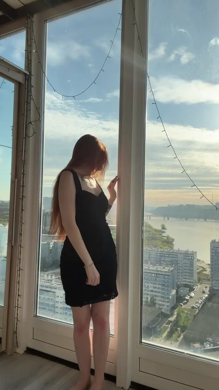 Exclusive Leak: Alice_Ginger - I admire the view from the window - Stream in FullHD | Hotleakxxx.com