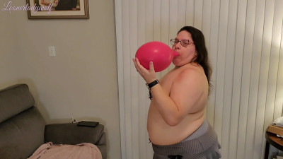 Loonerladywolf - Inflating Chinese 36 Inch Balloon