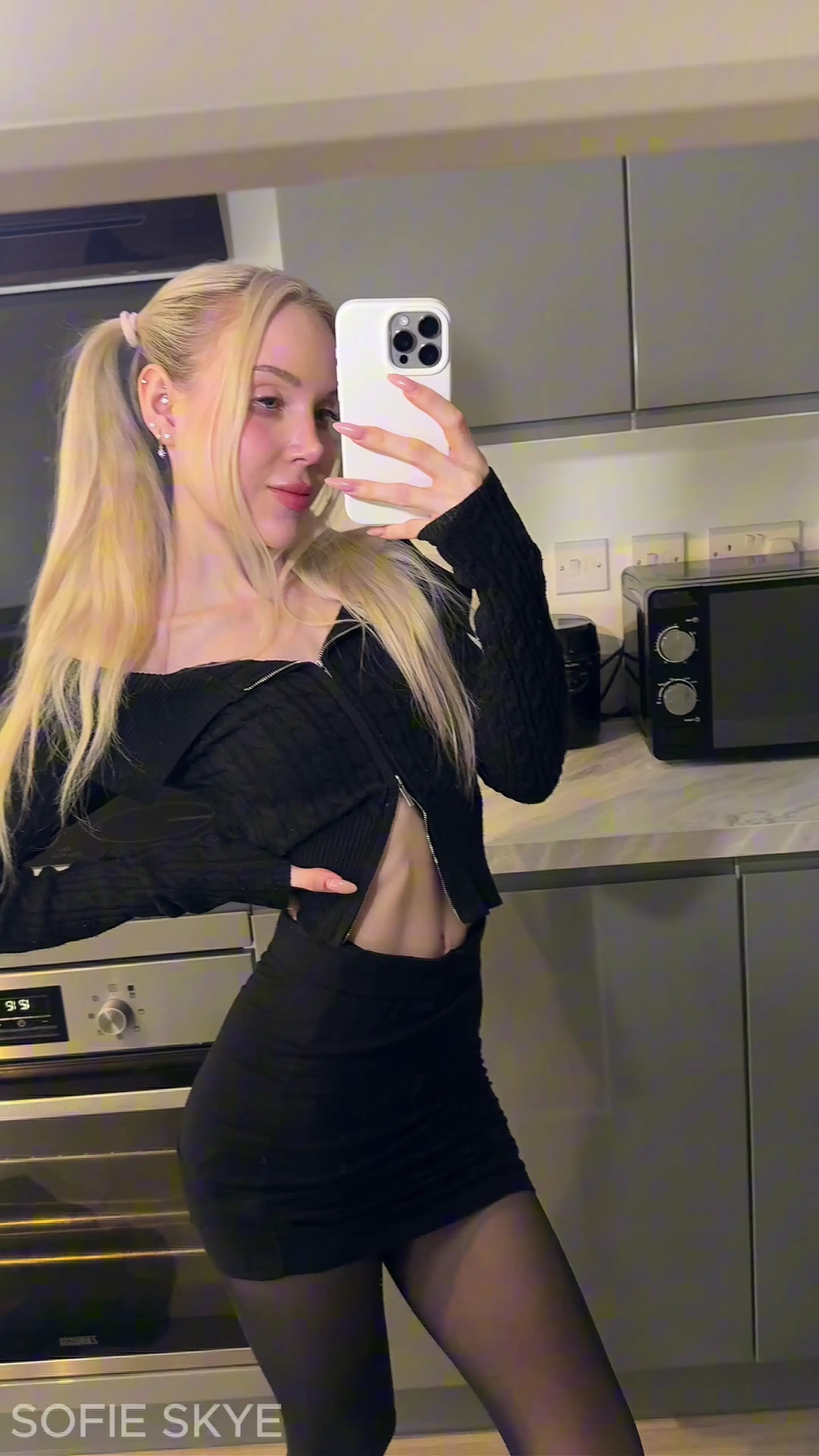 Exclusive Leak: Sofie Skye - Rate My Bodycon Mini Skirt - 4K - Stream in FullHD | Hotleakxxx.com