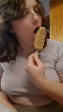 Annutaaa - Eating double caramel ice cream