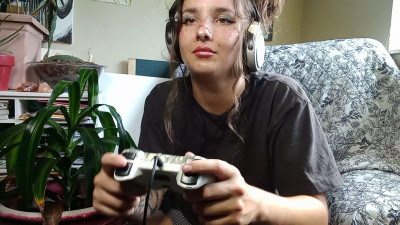 ChaosSalad - Gamer Nerdy Girl FREE VID