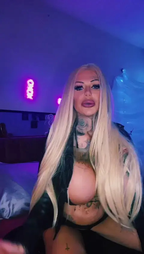 Exclusive Leak: Sapphiresaintxo - Smoking busty plastic bimbo fuck doll - Stream in FullHD | Hotleakxxx.com