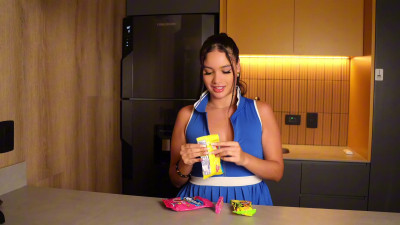 GabbyGaitan - Trying some American sweets for the first time