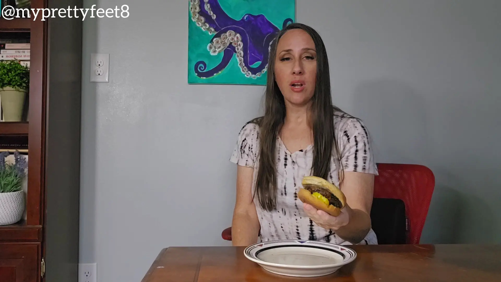 Exclusive Leak: Myprettyfeet8 - Mukbang Petite Girl Eating a Burger / Weight Loss Tips - Stream in FullHD | Hotleakxxx.com