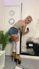LouLou Petite - How To Put Up Wallpaper
