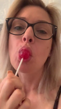 JessieRae - Lick a lollypop