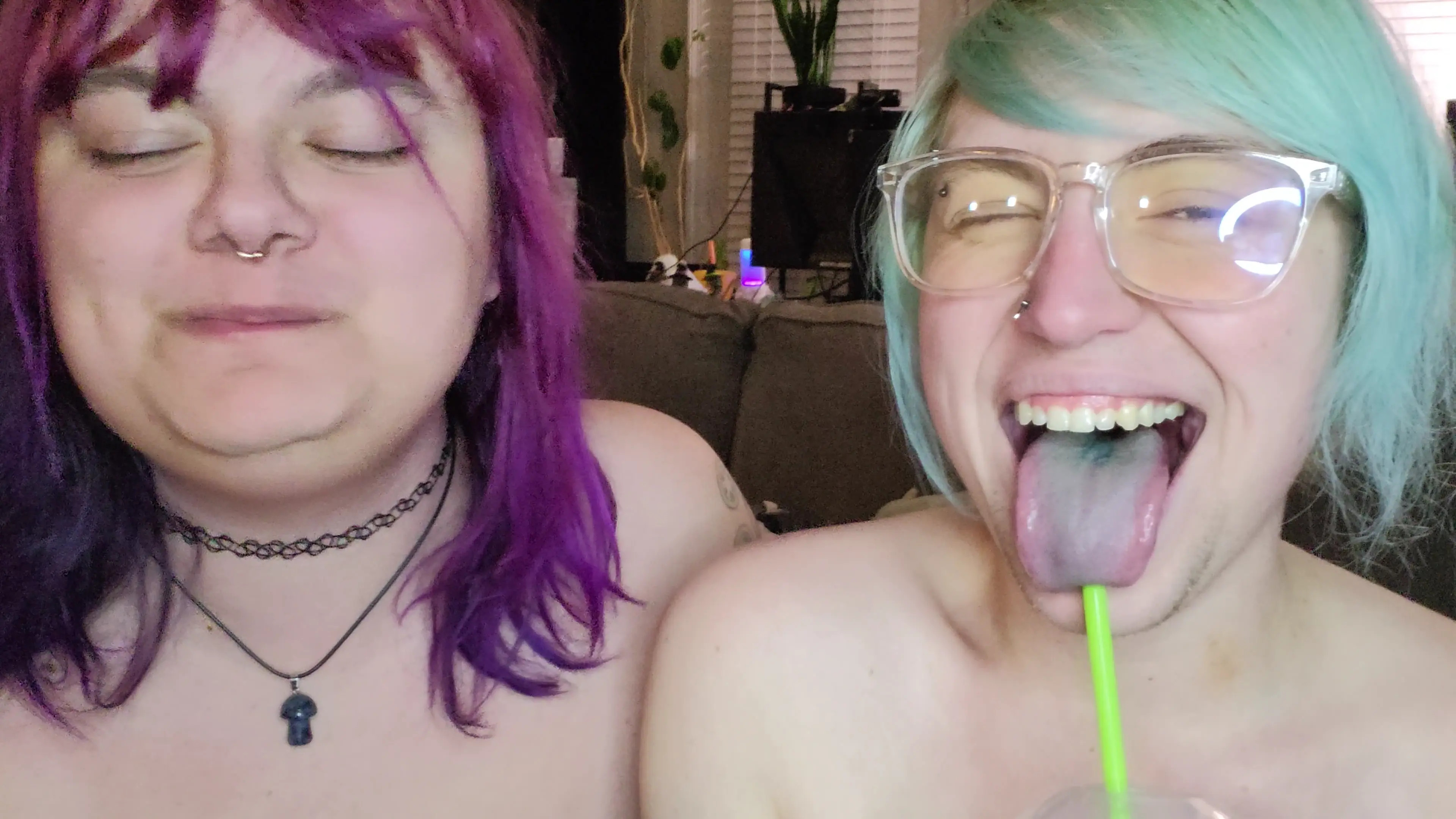 Exclusive Leak: myrtlemystic - M&M Lesbian Spit Swap - We Make Purple - Stream in FullHD | Hotleakxxx.com