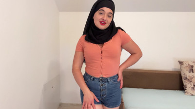 Naseeraa - Jeans Try On Haul - Curve Hugging Tease