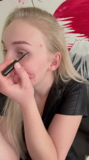 Seegirl - doing makeup