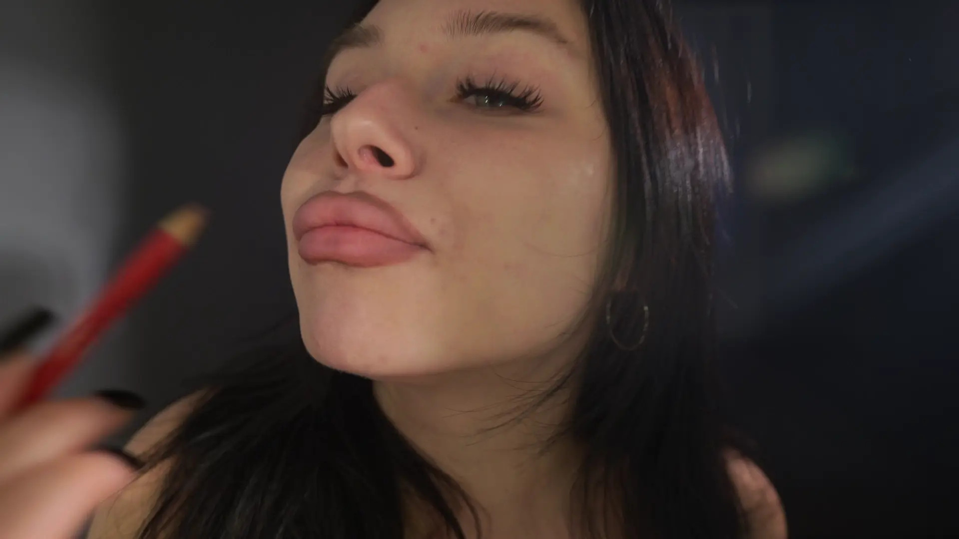 Exclusive Leak: ElliSweetTease - I put on lipstick and dance to the music - Stream in FullHD | Hotleakxxx.com