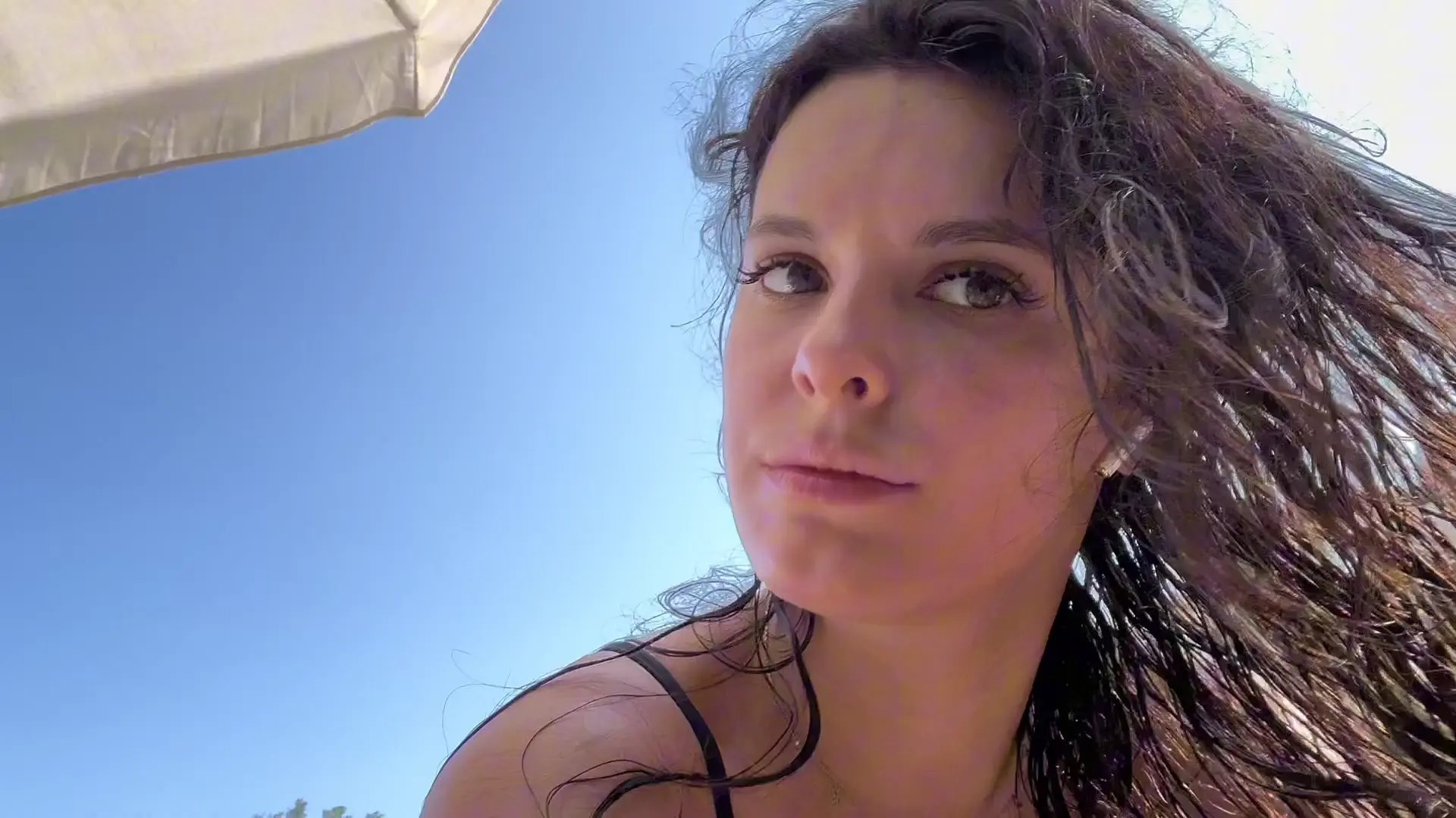 Exclusive Leak: Roni_Tailed - Daddy's girl is relaxing by the pool outdoor - Stream in FullHD | Hotleakxxx.com