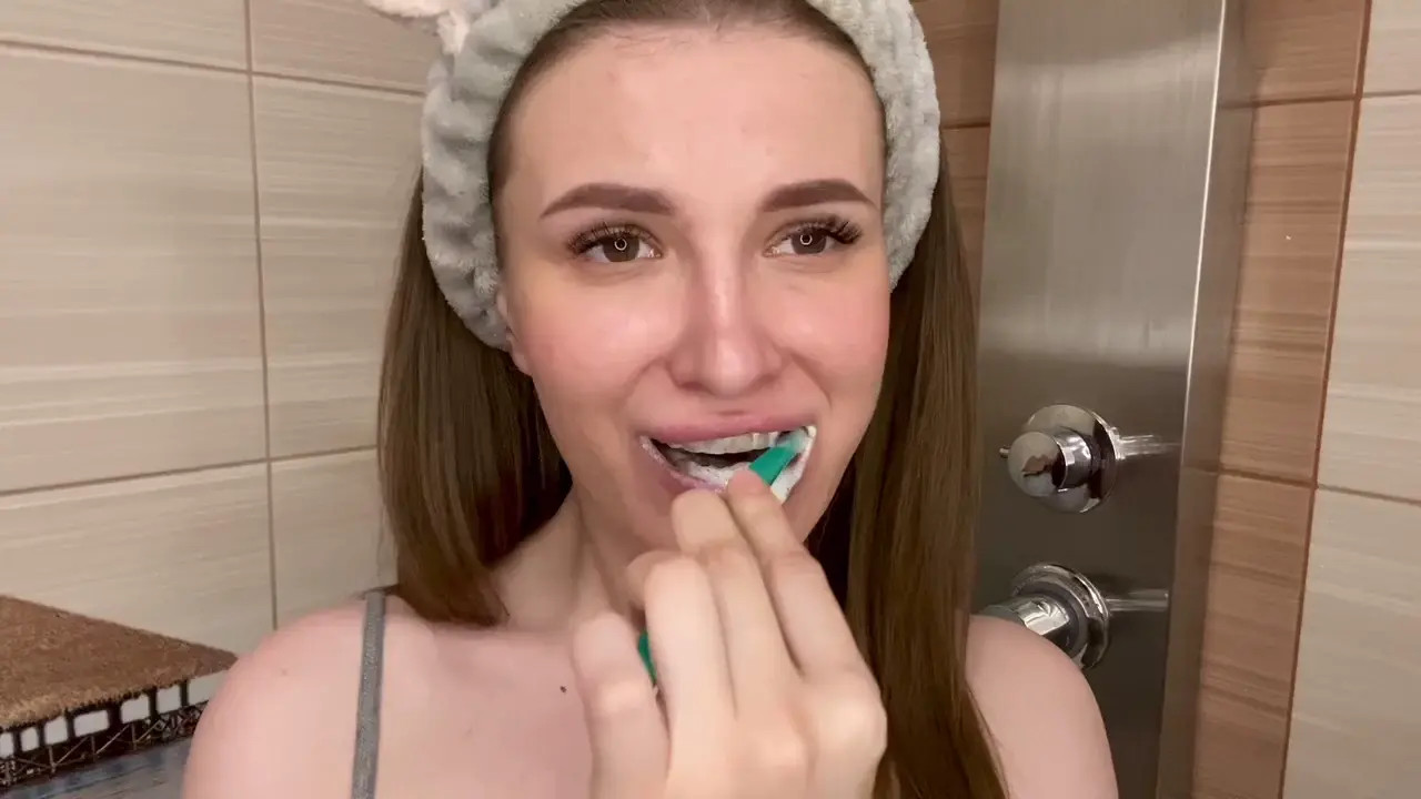 Exclusive Leak: Effy_Martin - Hehe i woke up now and need to get clean up my mouth - Stream in FullHD | Hotleakxxx.com