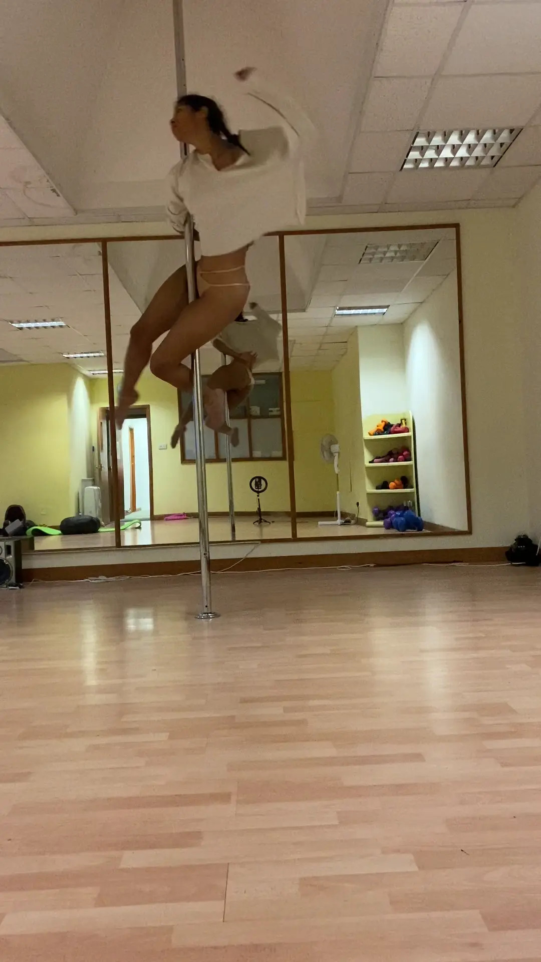 Exclusive Leak: Sabrinajade - CUTE POLE DANCE NO HEELS V PRETTY - Stream in FullHD | Hotleakxxx.com