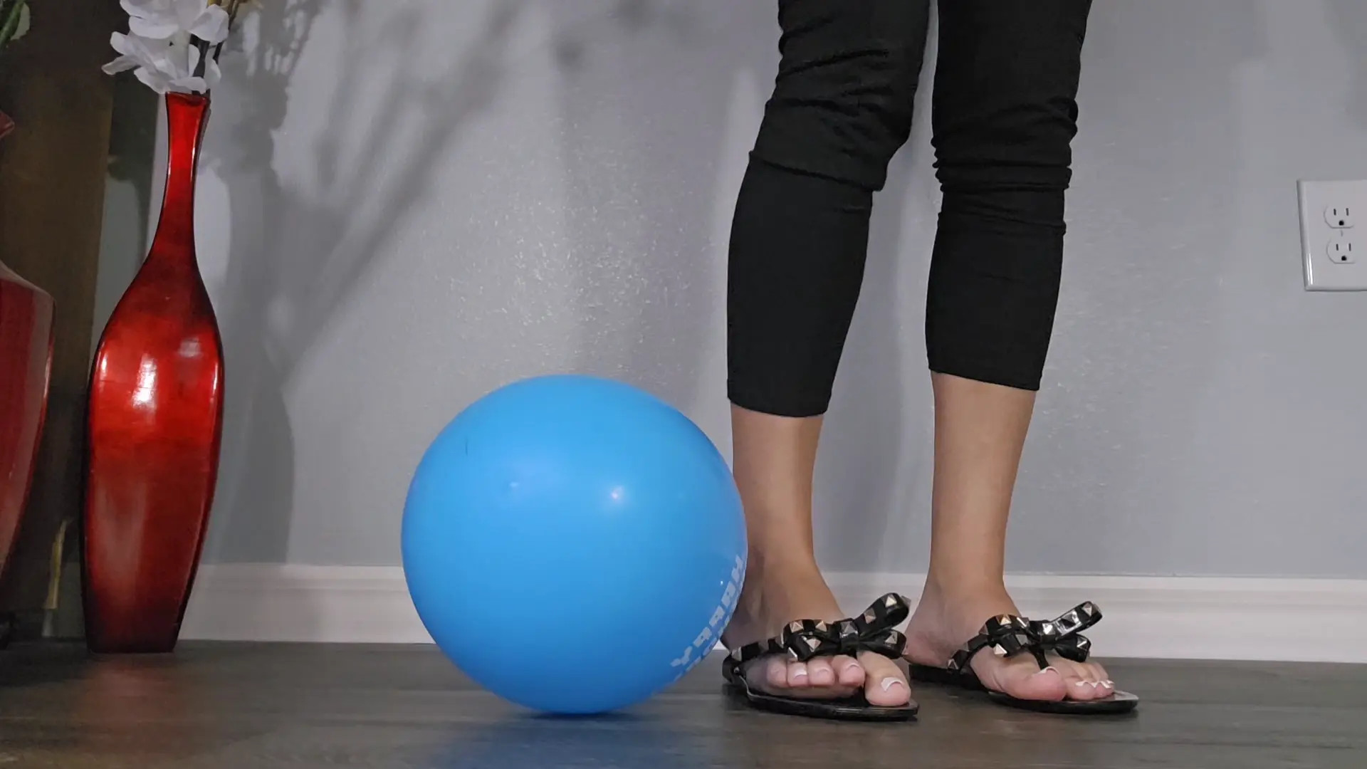 Exclusive Leak: Myprettyfeet8 - Balloon Pop Experiment Using Different Shoes - Stream in FullHD | Hotleakxxx.com