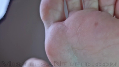 MistressNereid - Musical foot tease