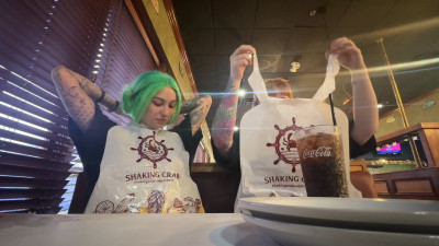 SkylarShark - Seafood Boil Mukbang with Rinakitty