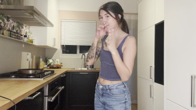 CharlotteMae - Cook a steak with me
