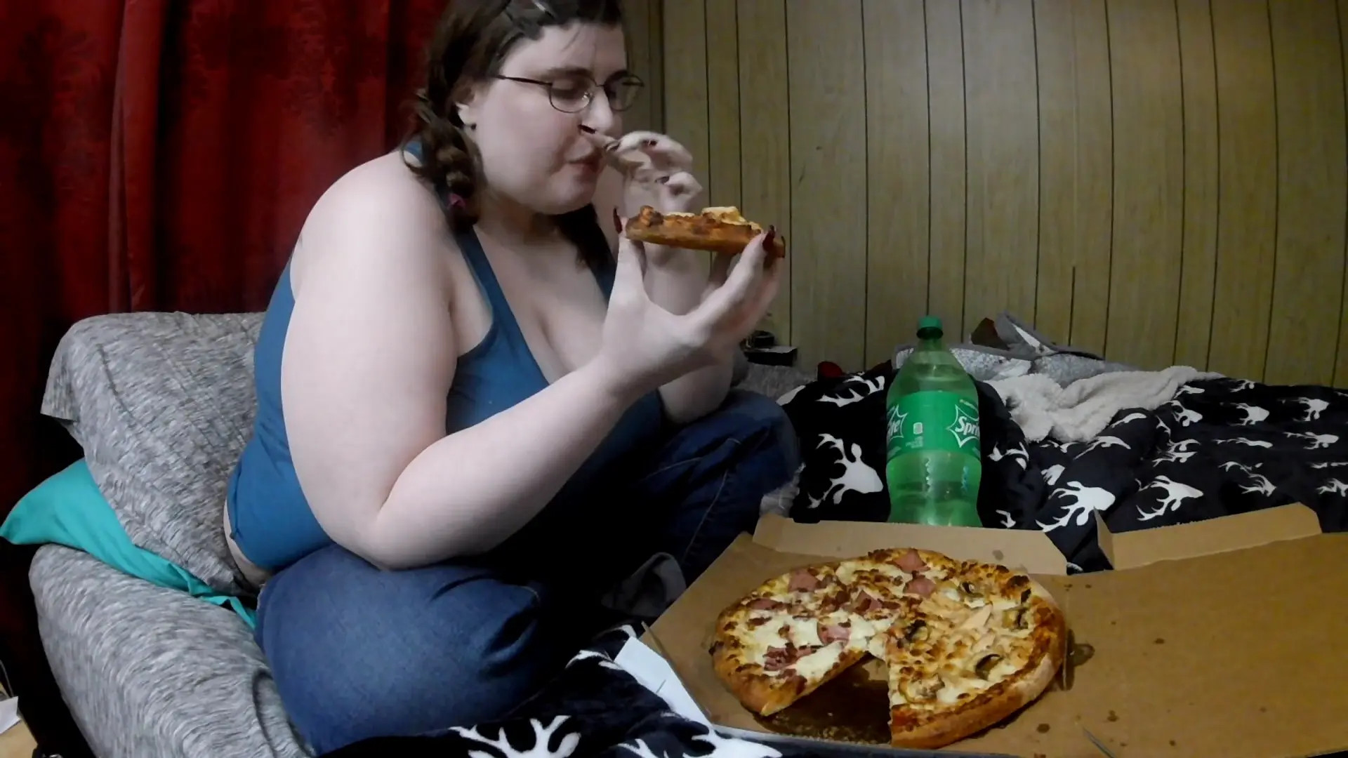 Exclusive Leak: EleenaCurves - Pizza Stuffing the Burping - Stream in FullHD | Hotleakxxx.com