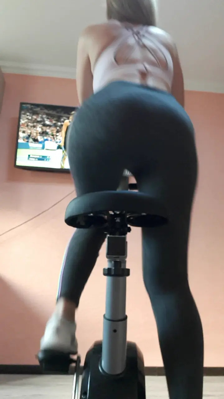 Exclusive Leak: Penelopa3 - Pee desperation while bicycle ride - Stream in FullHD | Hotleakxxx.com