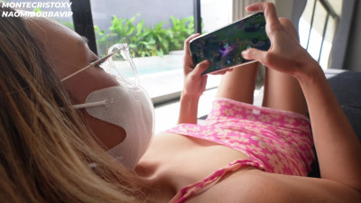 Monte Cristo XV - Asian step sis plays mobile game while I perv on her
