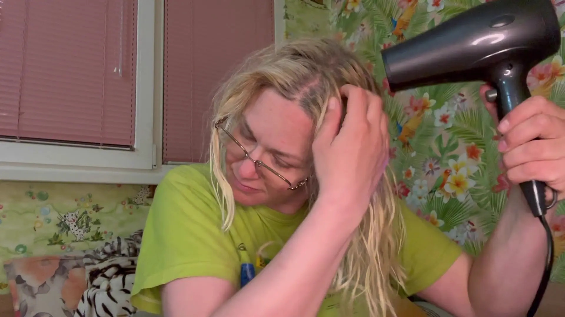 Exclusive Leak: Mommysexqueen - Hair and face care after shower - Stream in FullHD | Hotleakxxx.com