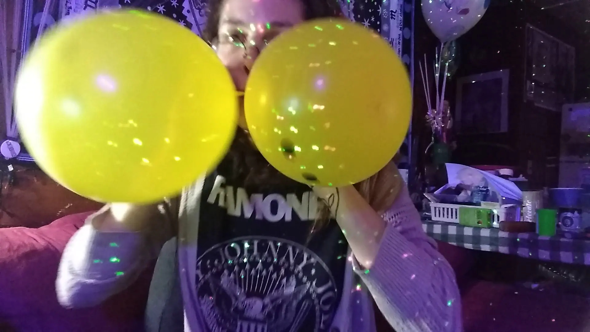 Exclusive Leak: Gravite56 - Looner Inflates 2 Yellow Smiley Balloons - Stream in FullHD | Hotleakxxx.com