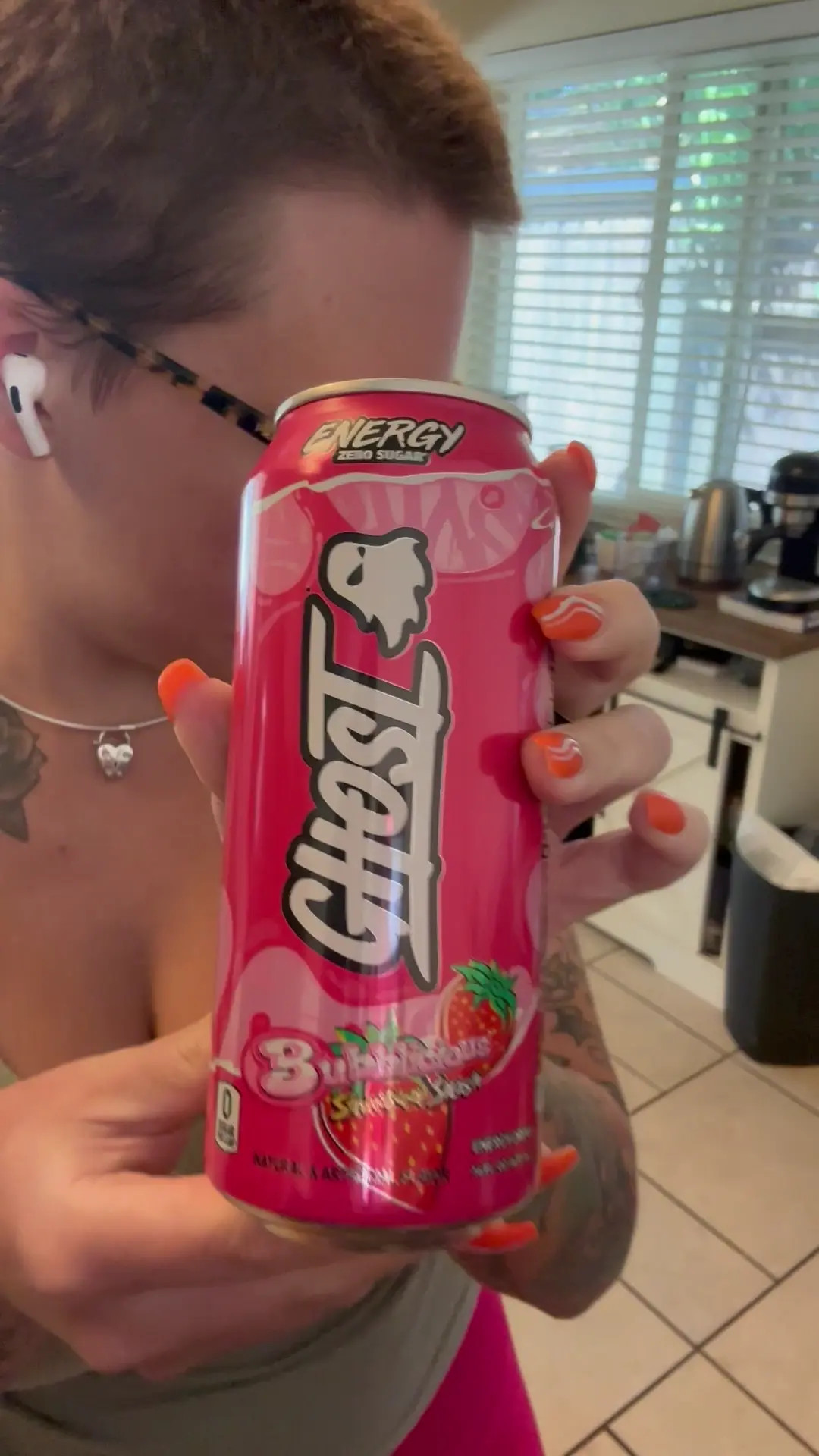 Exclusive Leak: LolaMaverick - Bubbalicious Strawberry Splash Ghost flavor taste test - Stream in FullHD | Hotleakxxx.com