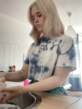 MelanieRenardi - washing the dishes