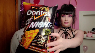 ElleMoxie - We Try New Doritos and Burp