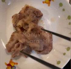 SarahMilk - I just cooking and eating lunch