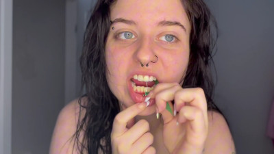 chrrywilde - Flossing My Teeth! SFW